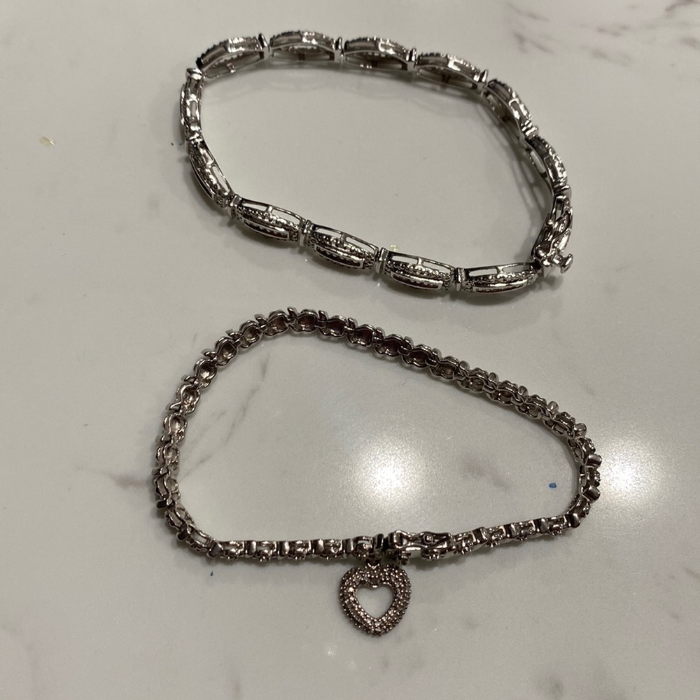 Bracelet w/ open close latch
